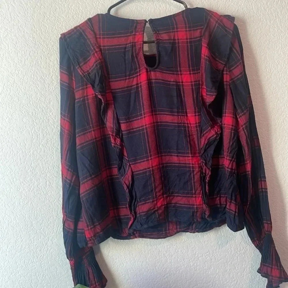 Kensie Jeans size Mesium red and navy plaid top - Picture 6 of 6